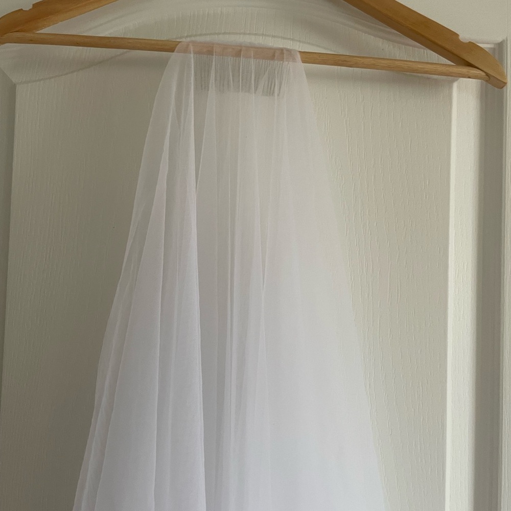 Floor-Length White Wedding Veil with Blusher - Picture 4 of 10